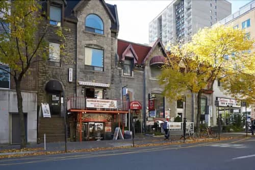 Destination Stays Montreal Downtown