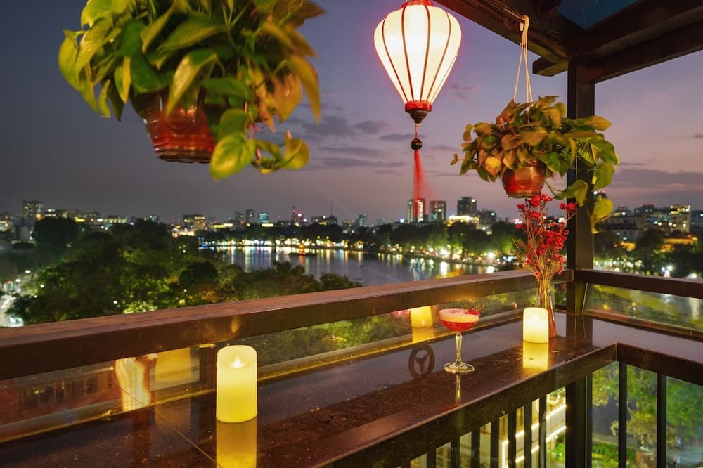 Bella Premier Hotel & Rooftop Skybar