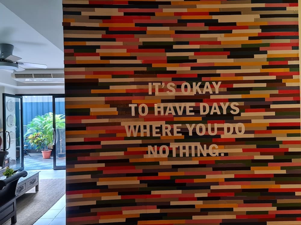 Somewhere to Escape - Hometel