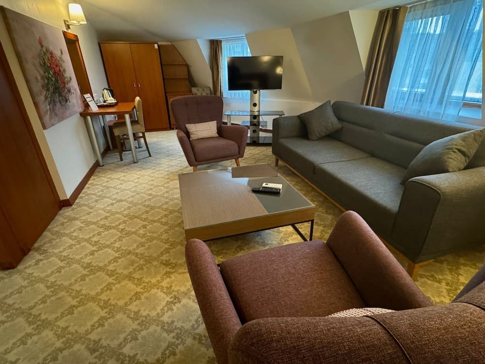 Golden Siyav Hotel