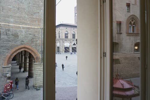 Casa Isolani Piazza Maggiore 1.0