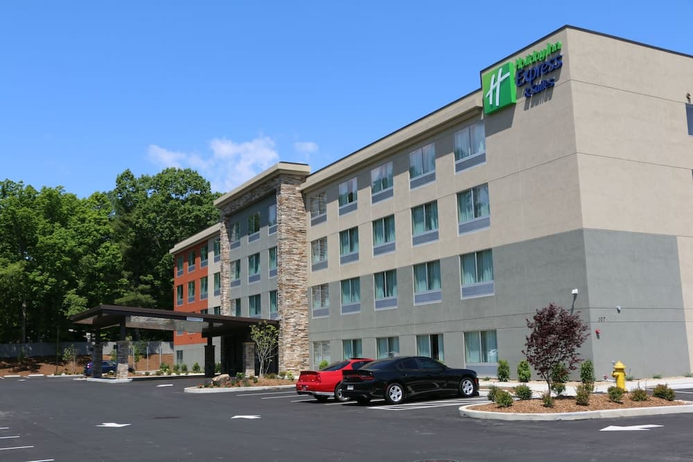 Holiday Inn Express & Suites Hendersonville SE - Flat Rock by IHG