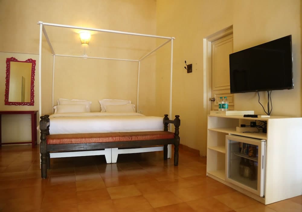 Shantie Shakthi Vagator Resort with Swimming Pool