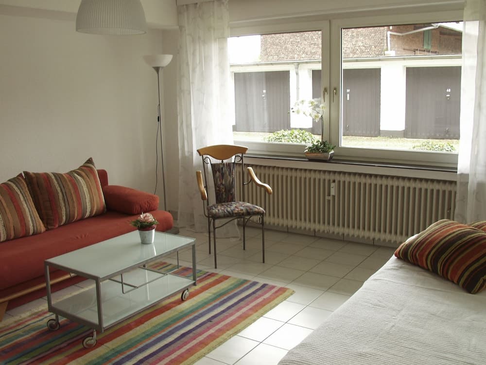 Tolstov-Hotels Big Room Apartment