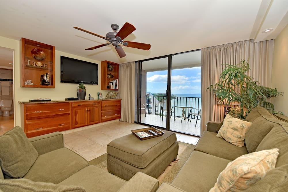 Valley Isle #1203 2 Bedroom Condo by RedAwning
