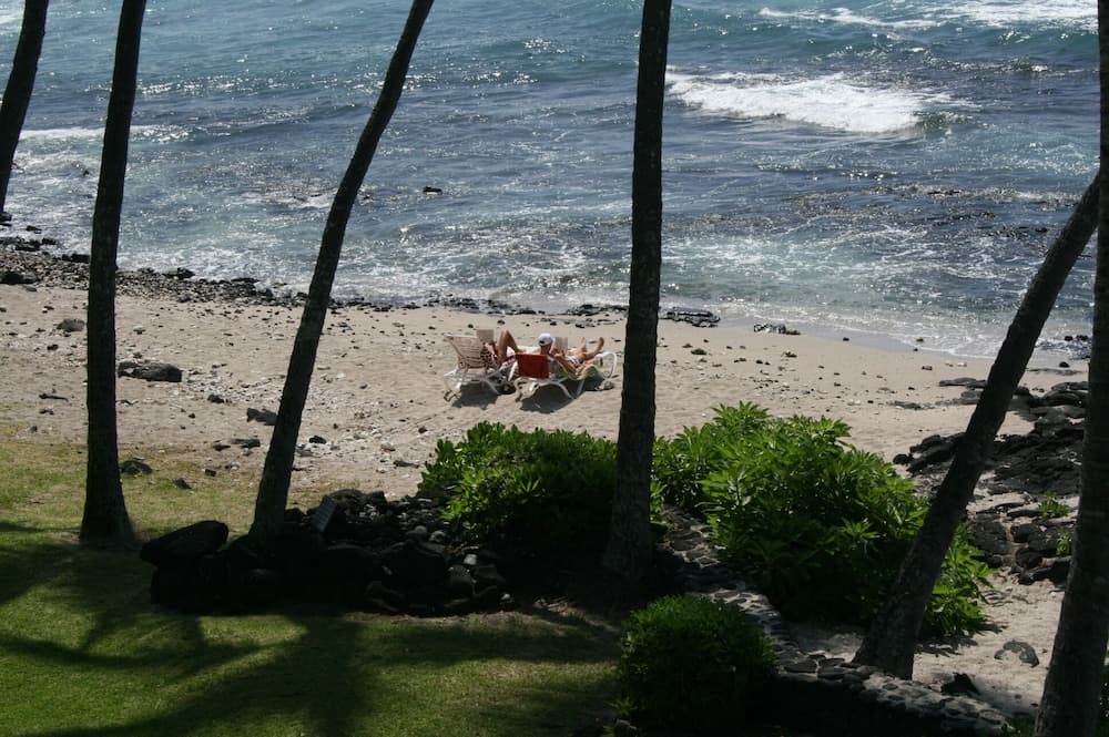 Kona Bali Kai 317 - Oceanfront 2 Bedroom Condo by RedAwning