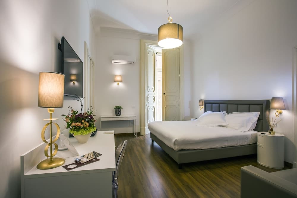 Napoli Class Luxury Rooms & Suites