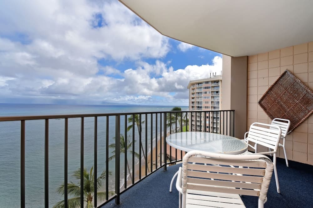 Valley Isle #808 2 Bedroom Condo by RedAwning