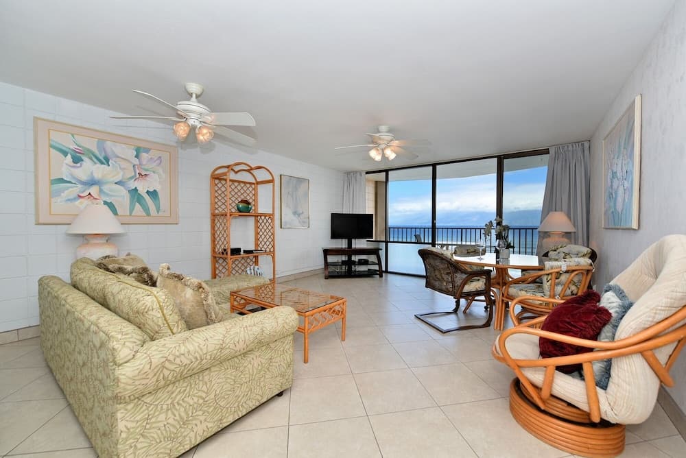 Valley Isle #905 1 Bedroom Condo by RedAwning