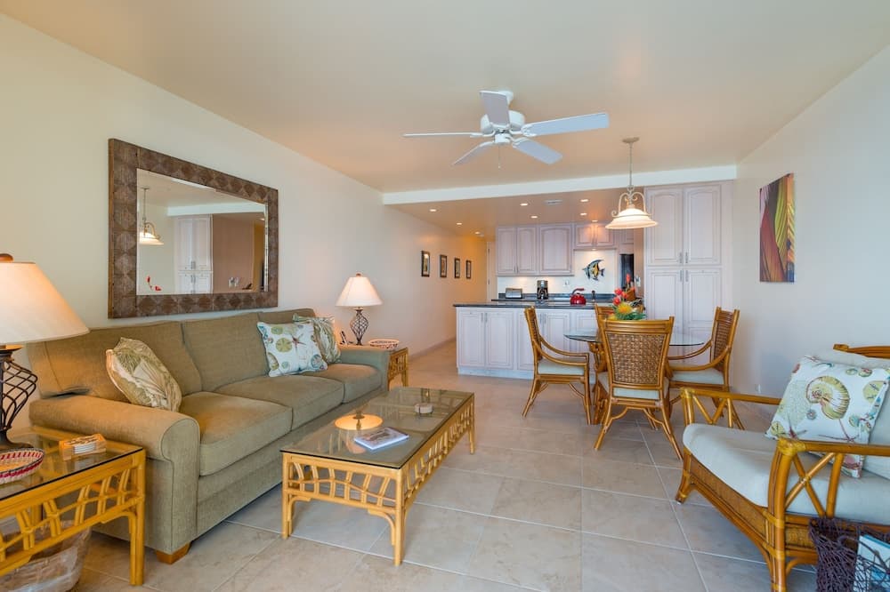 Kahana Reef 402 by RedAwning