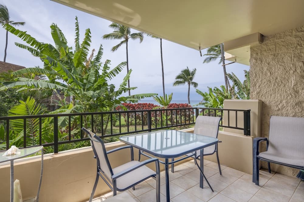 Paki Maui #109 1 Bedroom Condo by RedAwning