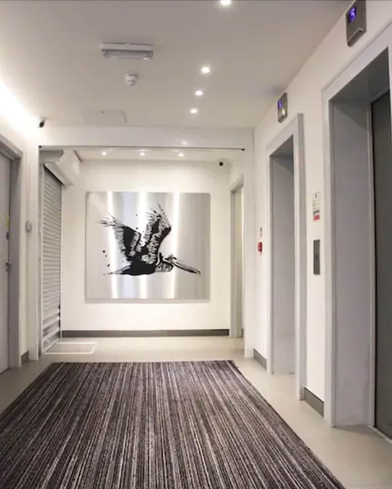 Pelican London Hotel and Residence