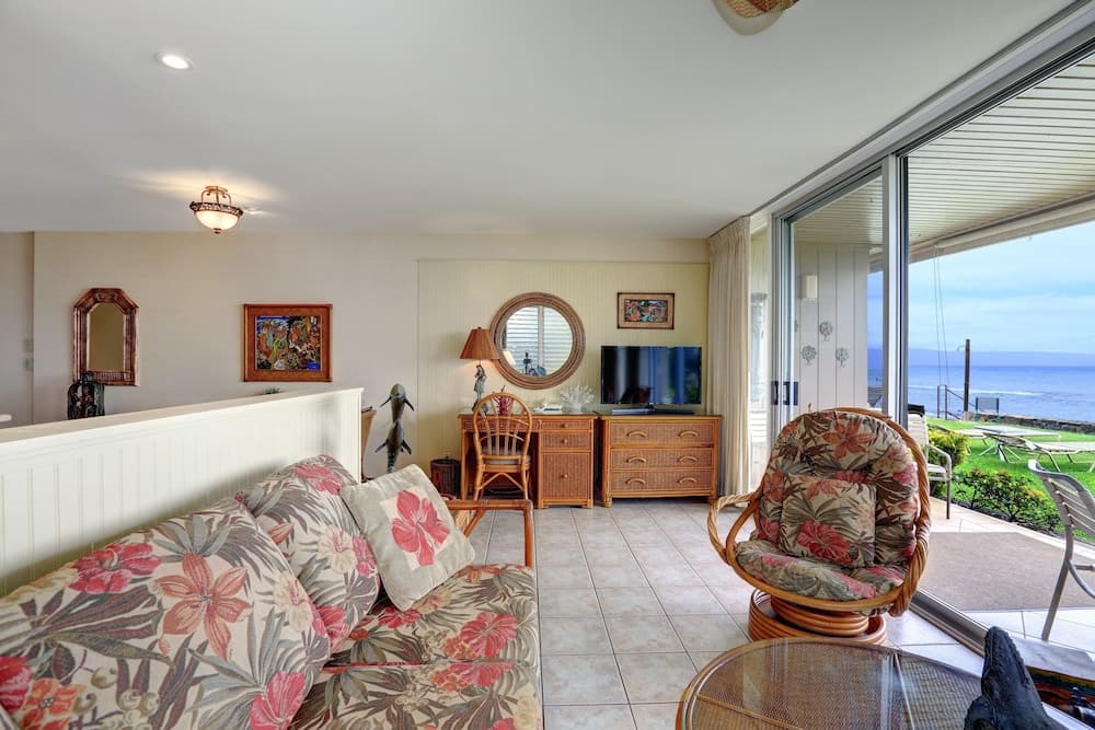 Pikake #a6 2 Bedroom Condo by RedAwning
