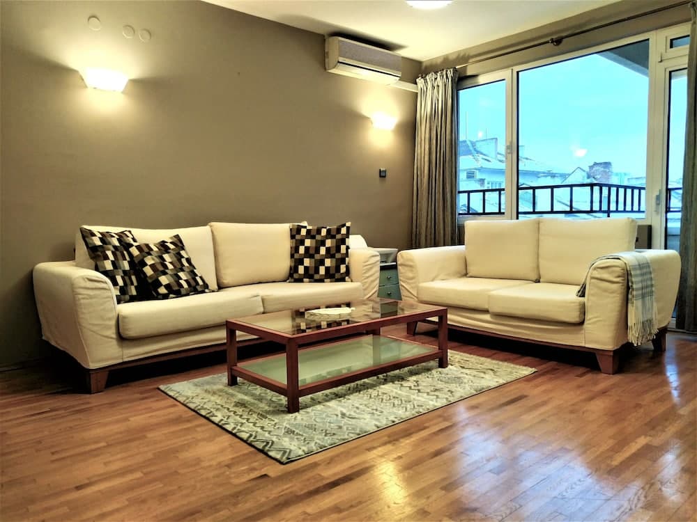 Baratero City Corner II Apartment