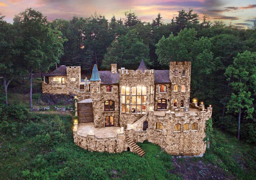 HIGHLANDS CASTLE overlooking Lake George.. plus 2 other Castles!