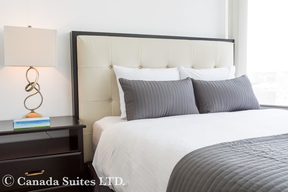 Canada Suites - 832 Bay St.