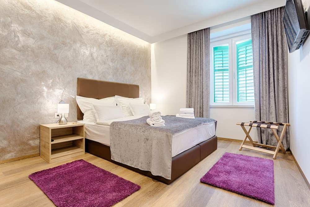 Central Pearl by Nono Ban