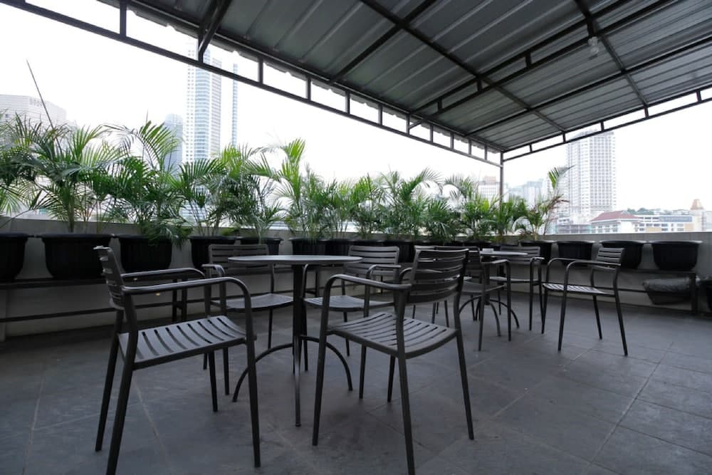 RedDoorz Plus near Plaza Indonesia