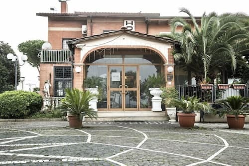 Camp's Hotel