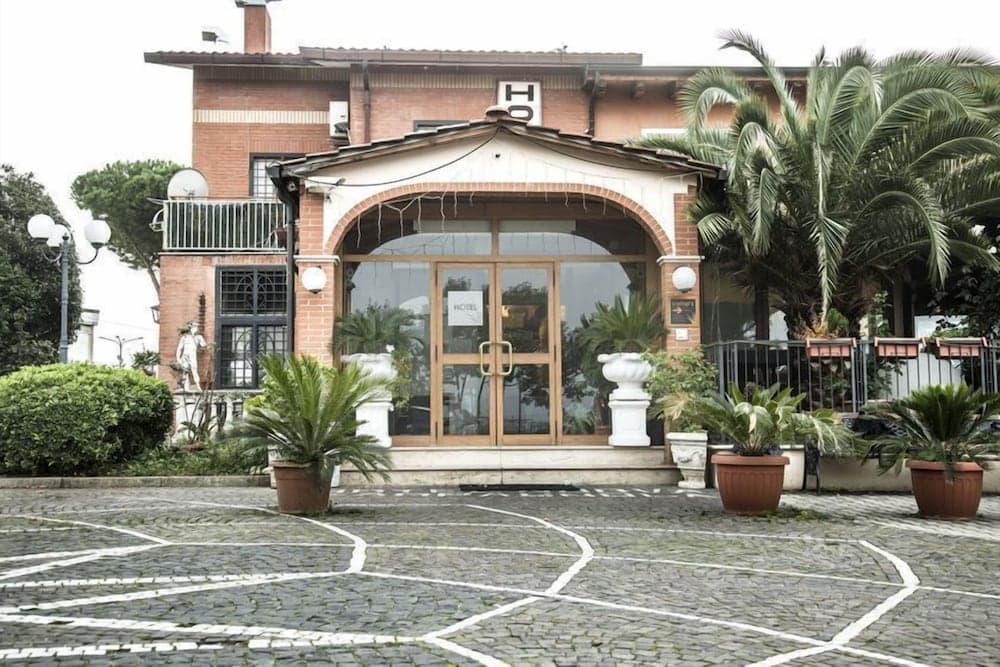 Camp's Hotel