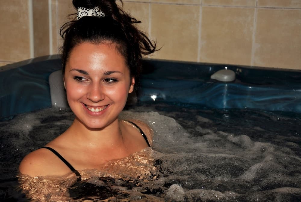 Kapalı spa küveti