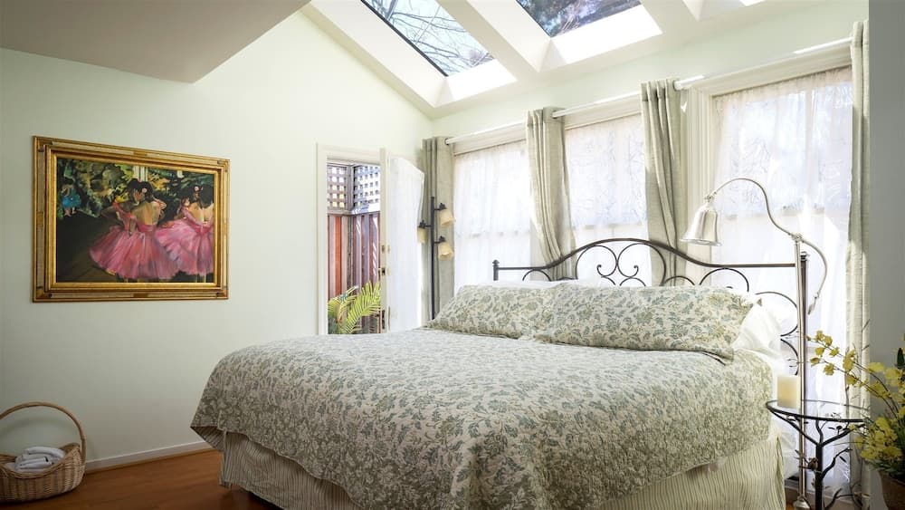 Cabernet House, An Old World Inn