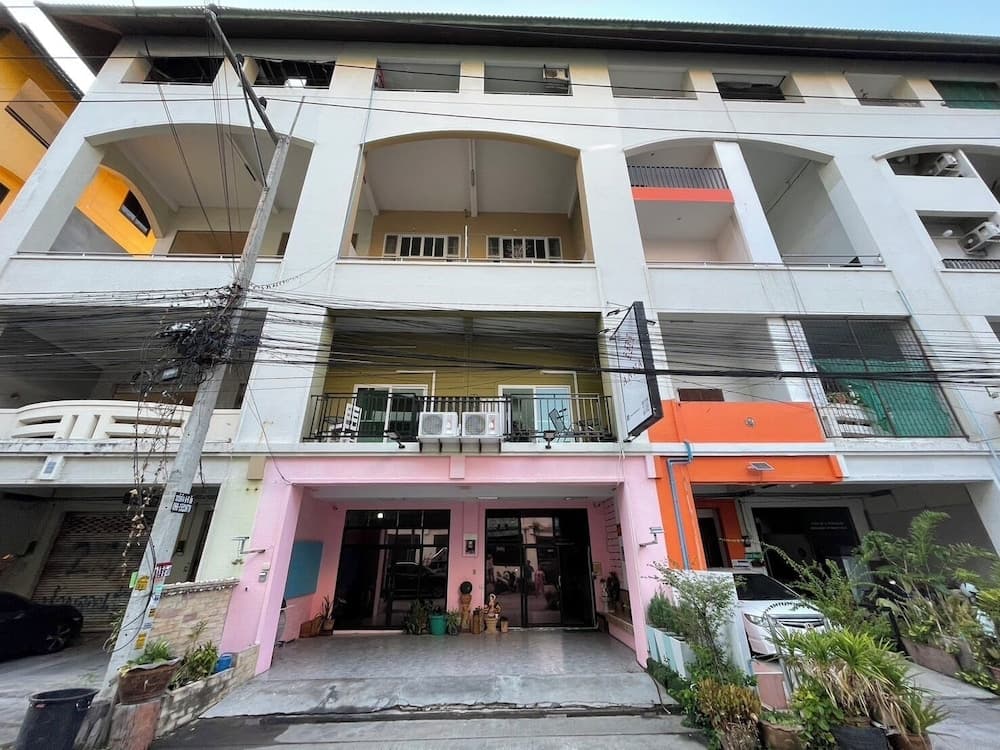 OYO 75486 Anna Residence Jomtien