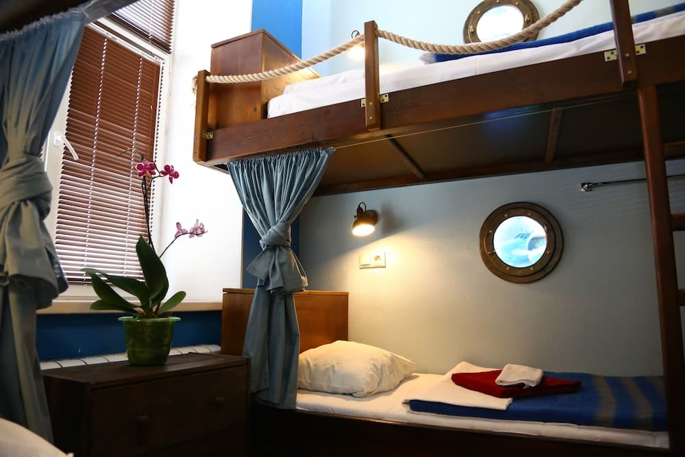 Mini hotel Artist on Baumanskaya - Hostel