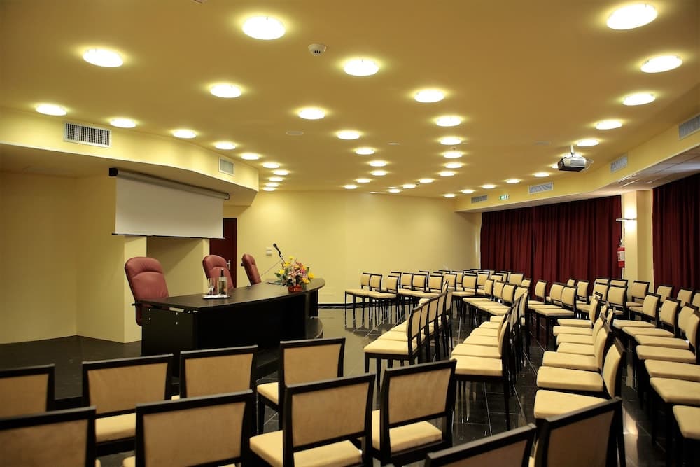 Toplantı salonu/imkânları