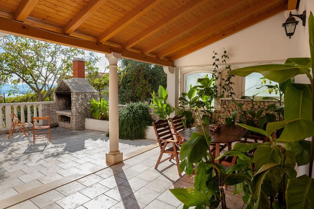 VILLA LIVIA APARTMENTS