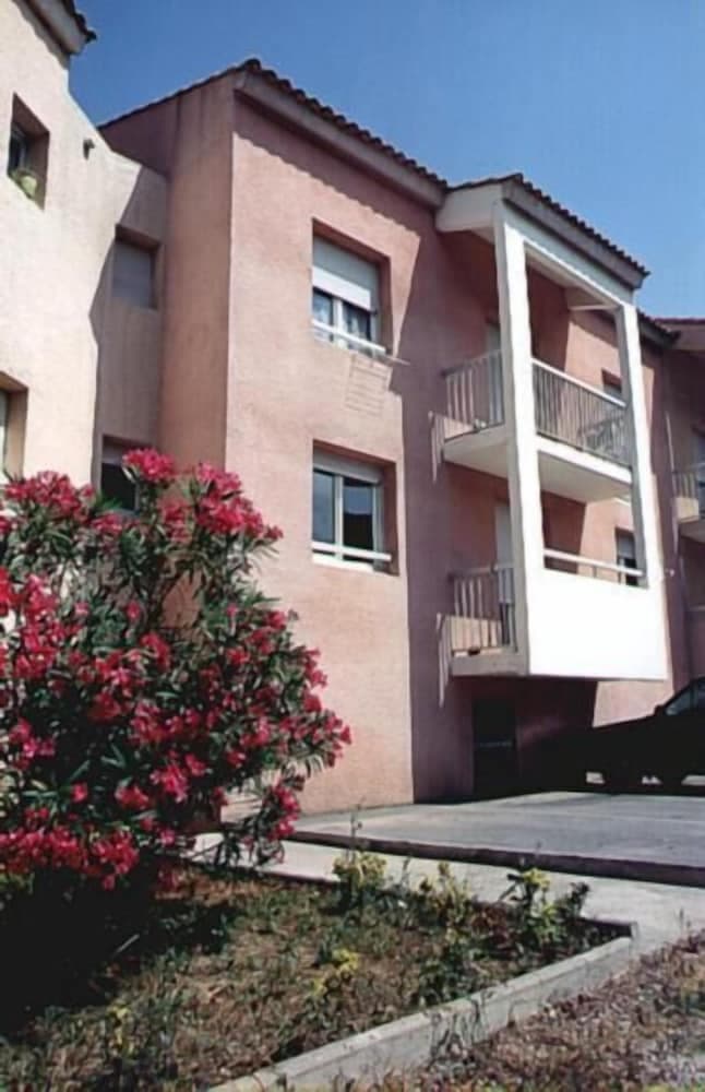 Konaklama yerinin ön cephesi