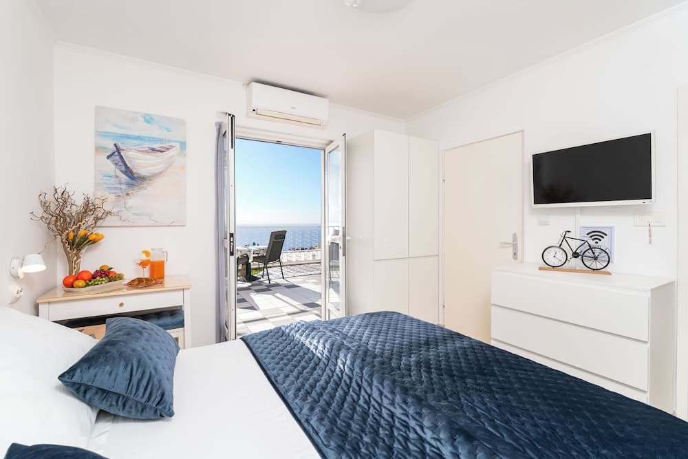 Apartments and Room Lora