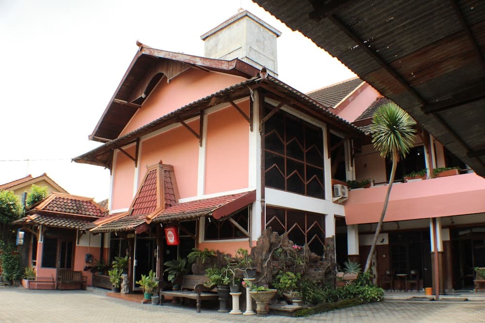 Ananda Hotel