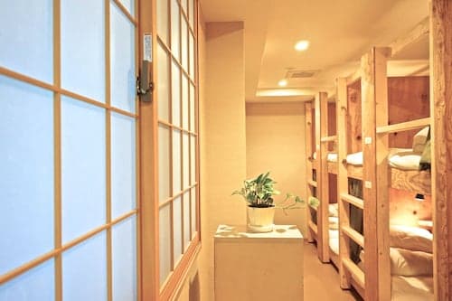 Hostel Rakutsuki