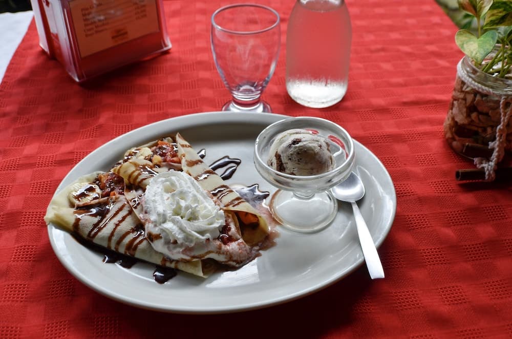 Odada yemek servisi