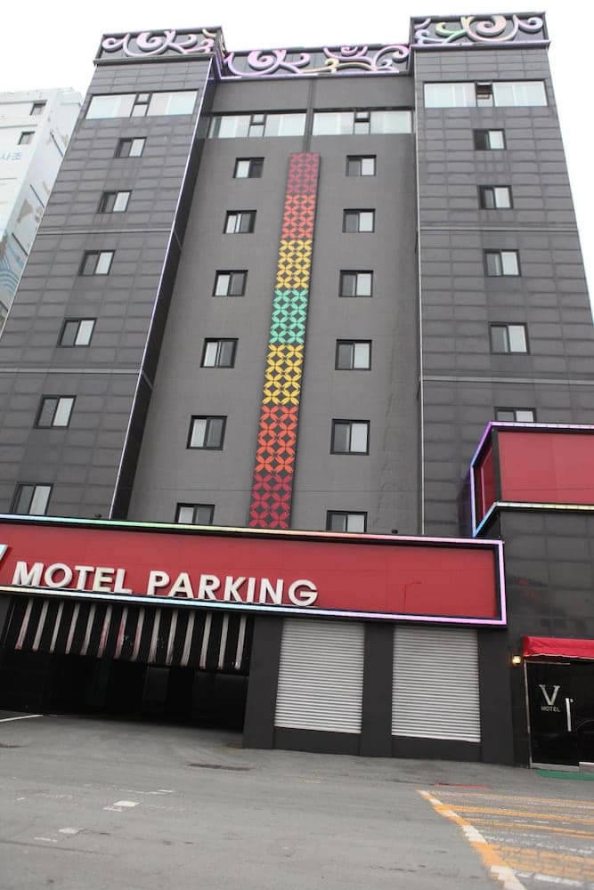 V Hotel