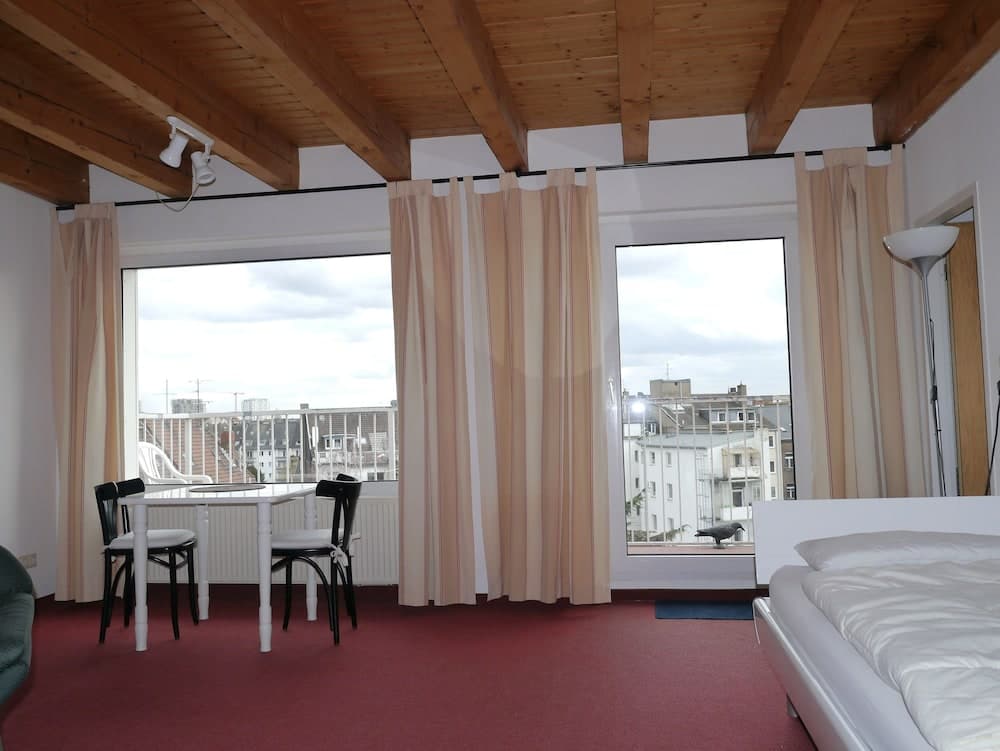 Tolstov-Hotels Big Room Apartment