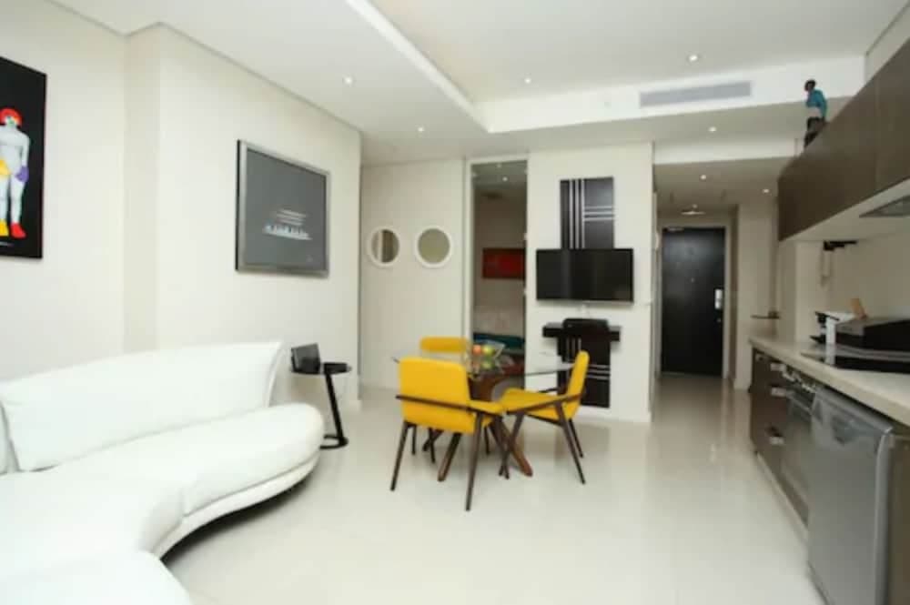 Sandton Skye Apartment - 616