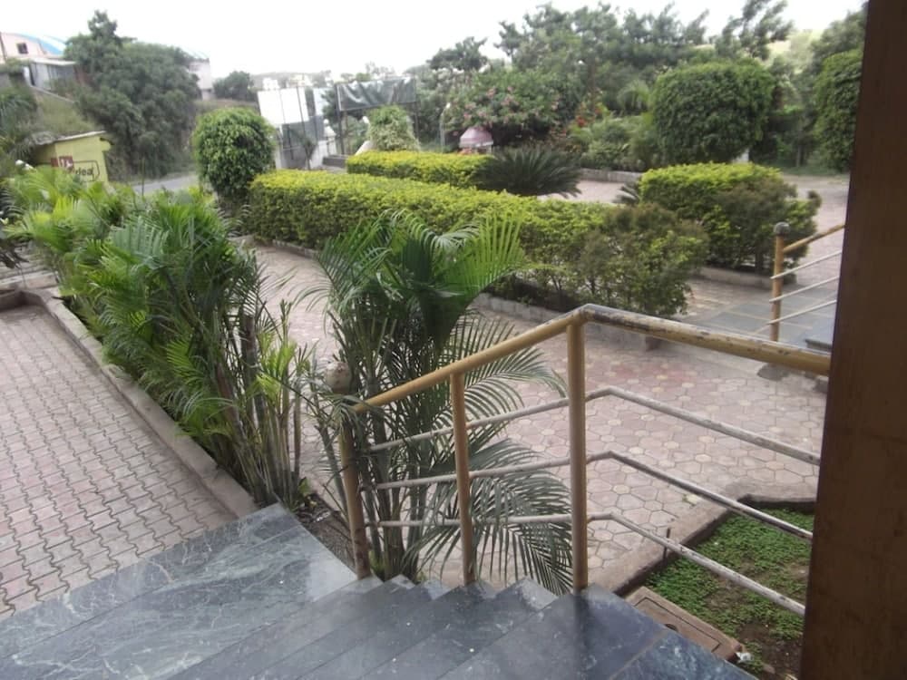 Samruddhi and Shree Inn Lodge