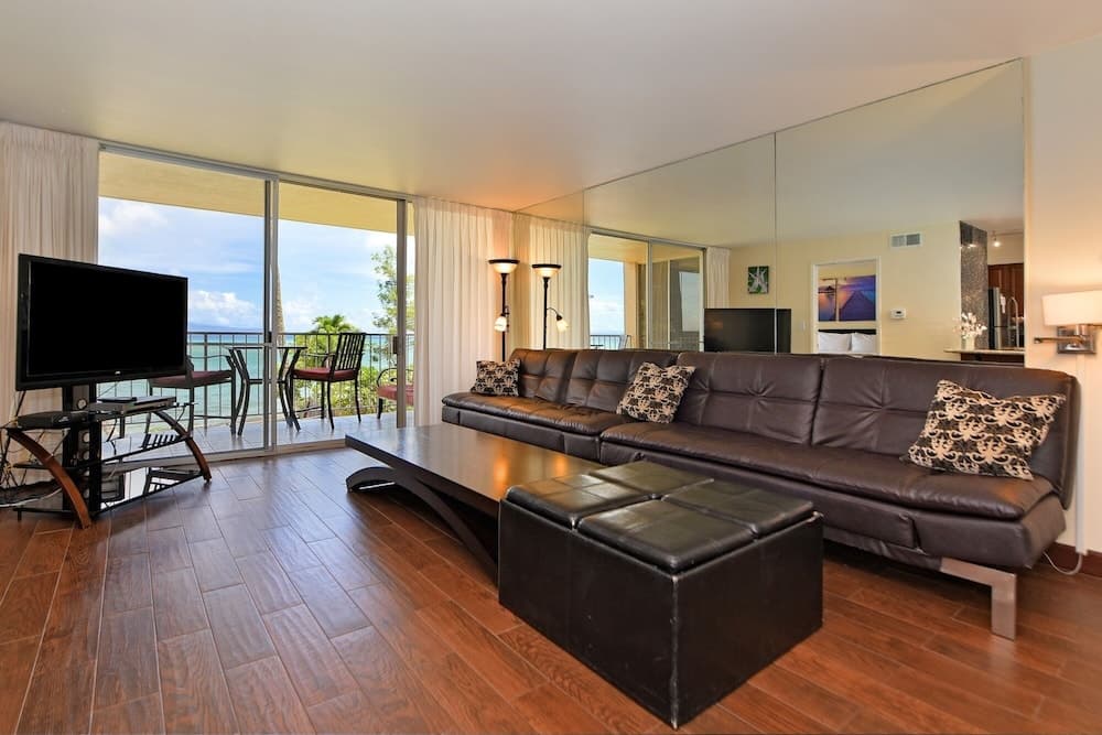 Royal Kahana #209 1 Bedroom Condo by RedAwning