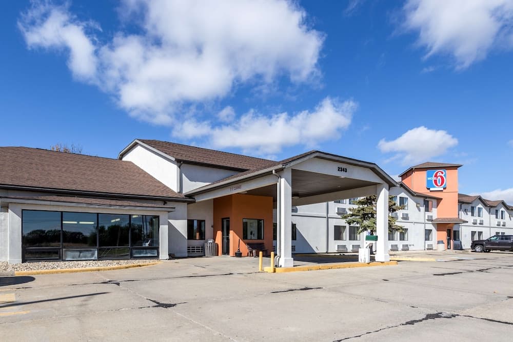 Motel 6 Waterloo, IA