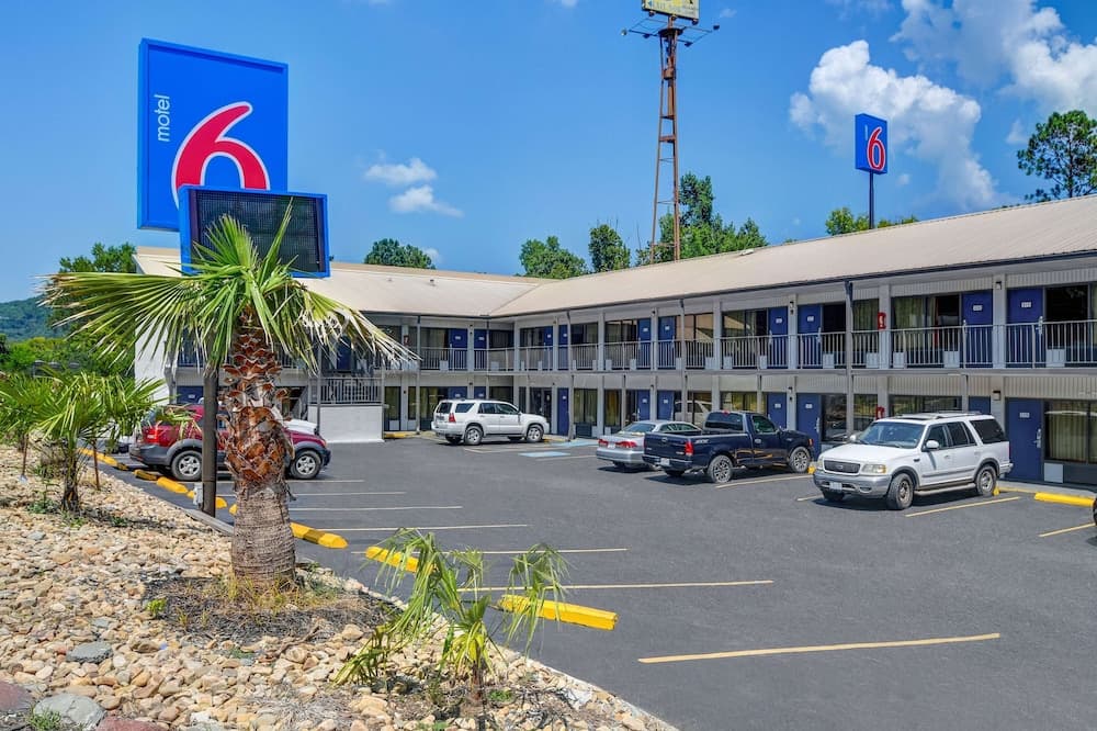 Motel 6 Dalton, GA