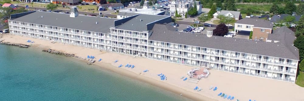 Hamilton Inn Select Beachfront Mackinaw City