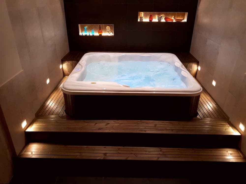 Kapalı spa küveti