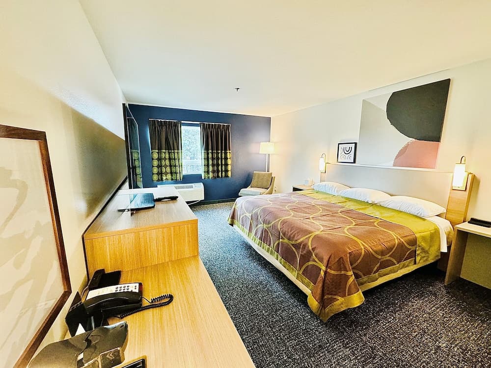 Gateway Inn & Suites