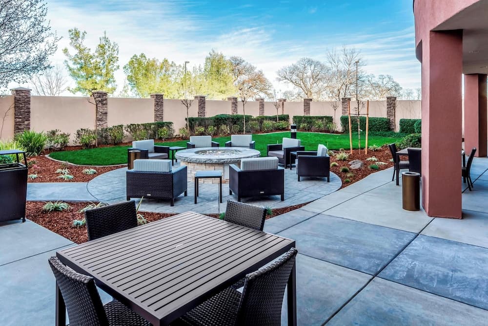Courtyard Roseville Galleria Mall/Creekside Ridge Drive