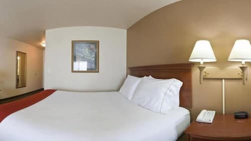 Garner Hotel Brookings by IHG