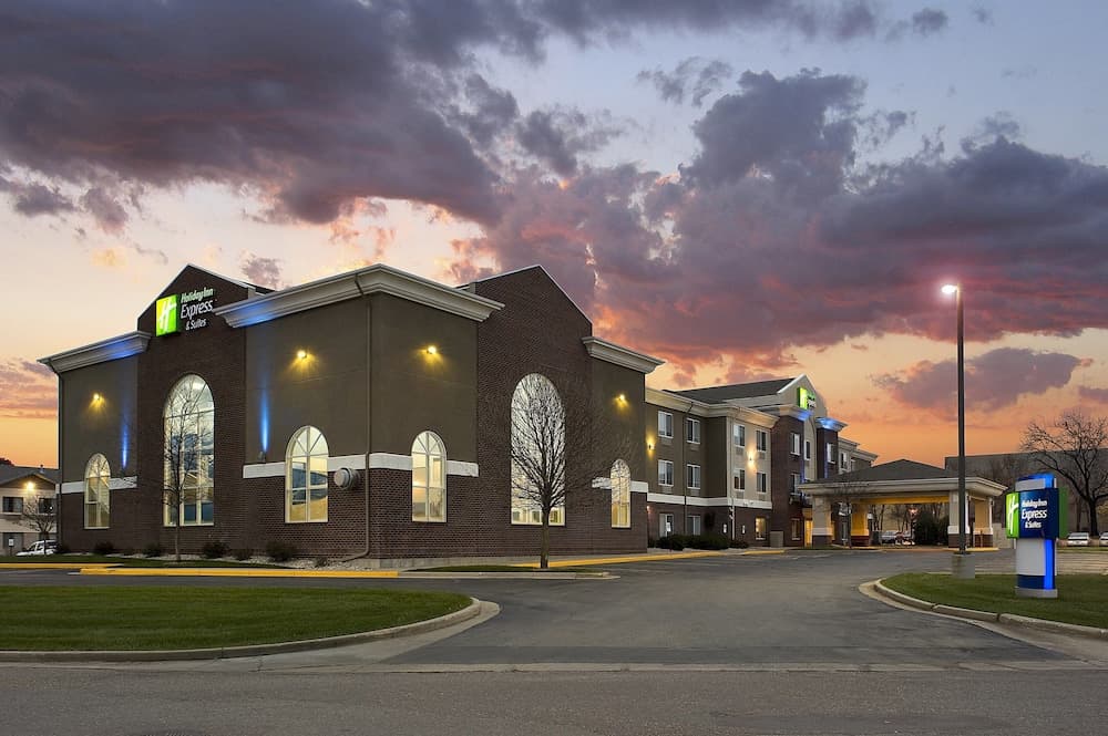Holiday Inn Express & Suites Brookings by IHG