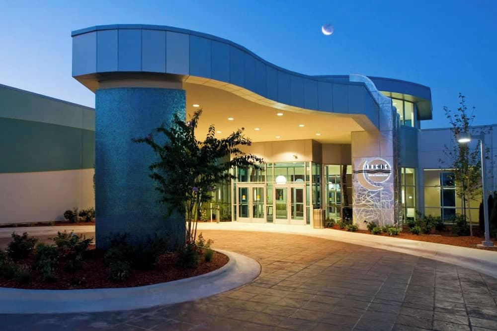 Oasis Hotel & Conv Center, Ascend Hotel Collection