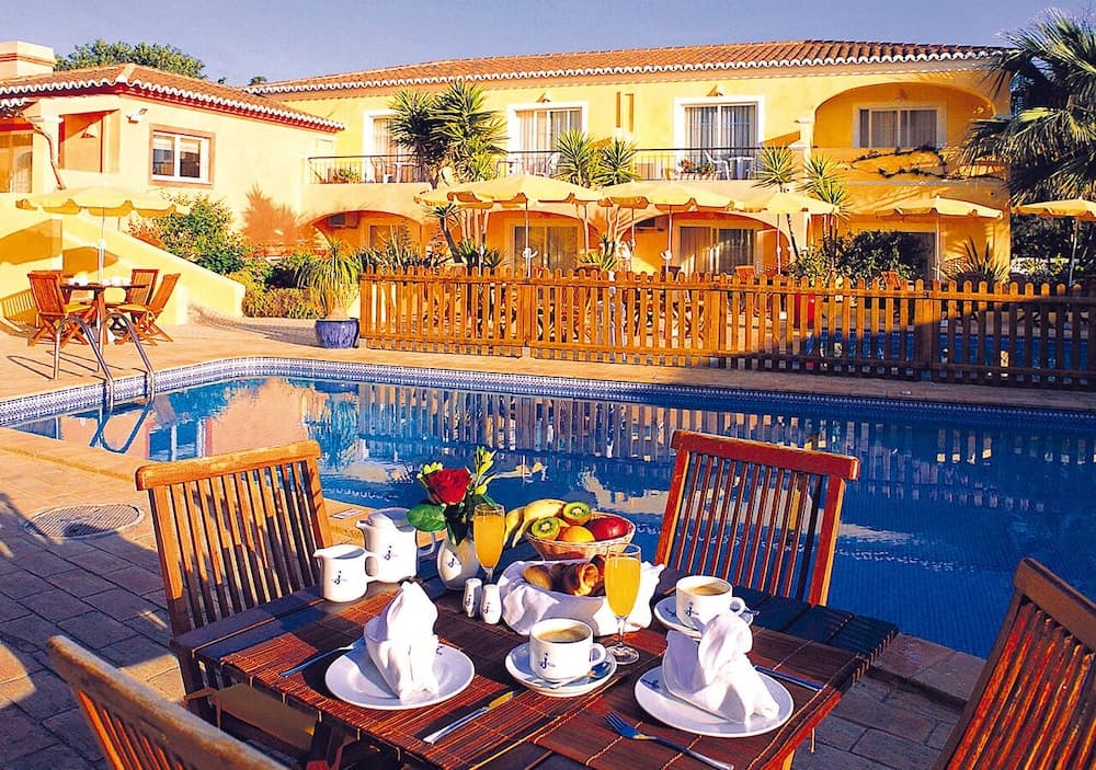 Costa D’Oiro Ambiance Village